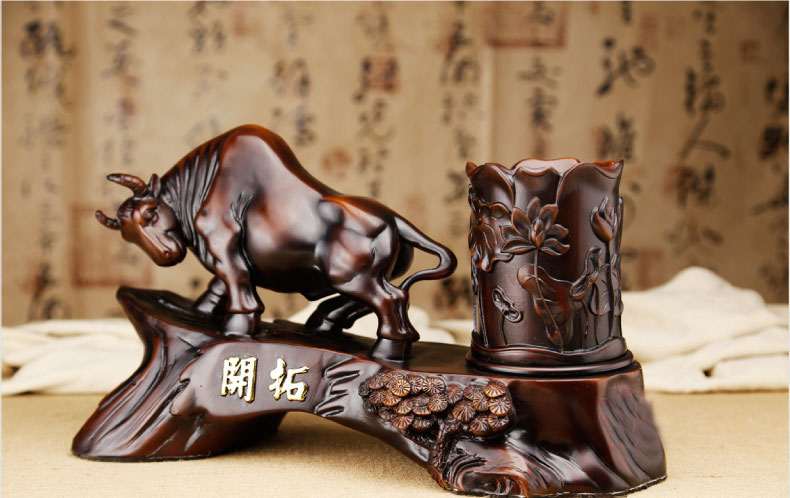 牛擺件主運勢如虹，事業(yè)騰飛